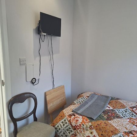 Budget Single Room Only For One Adult - Shared Flat Northolt  Esterno foto