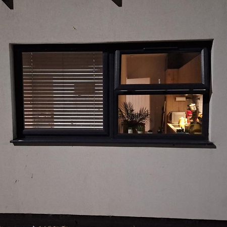Budget Single Room Only For One Adult - Shared Flat Northolt  Esterno foto
