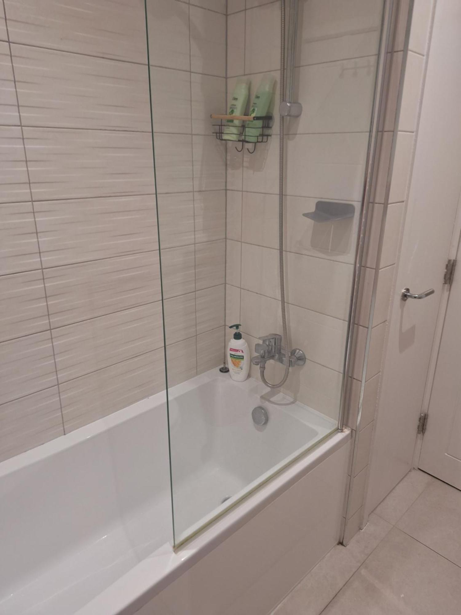 Budget Single Room Only For One Adult - Shared Flat Northolt  Esterno foto